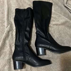Brand New Le Chateau black boots